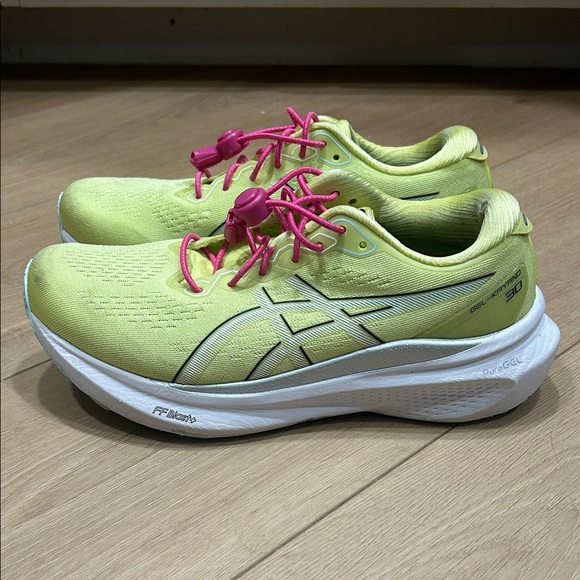 Asics Gel-Kayano 30 Glow Yellow Running Shoes Women's Size 7.5 - Picture 1 of 16